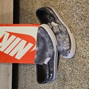 NIKE COURT LEGACY SLIP ON